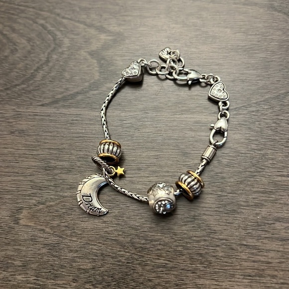 Brighton jewelry box and seven bracelets with various charms - Picture 7 of 11